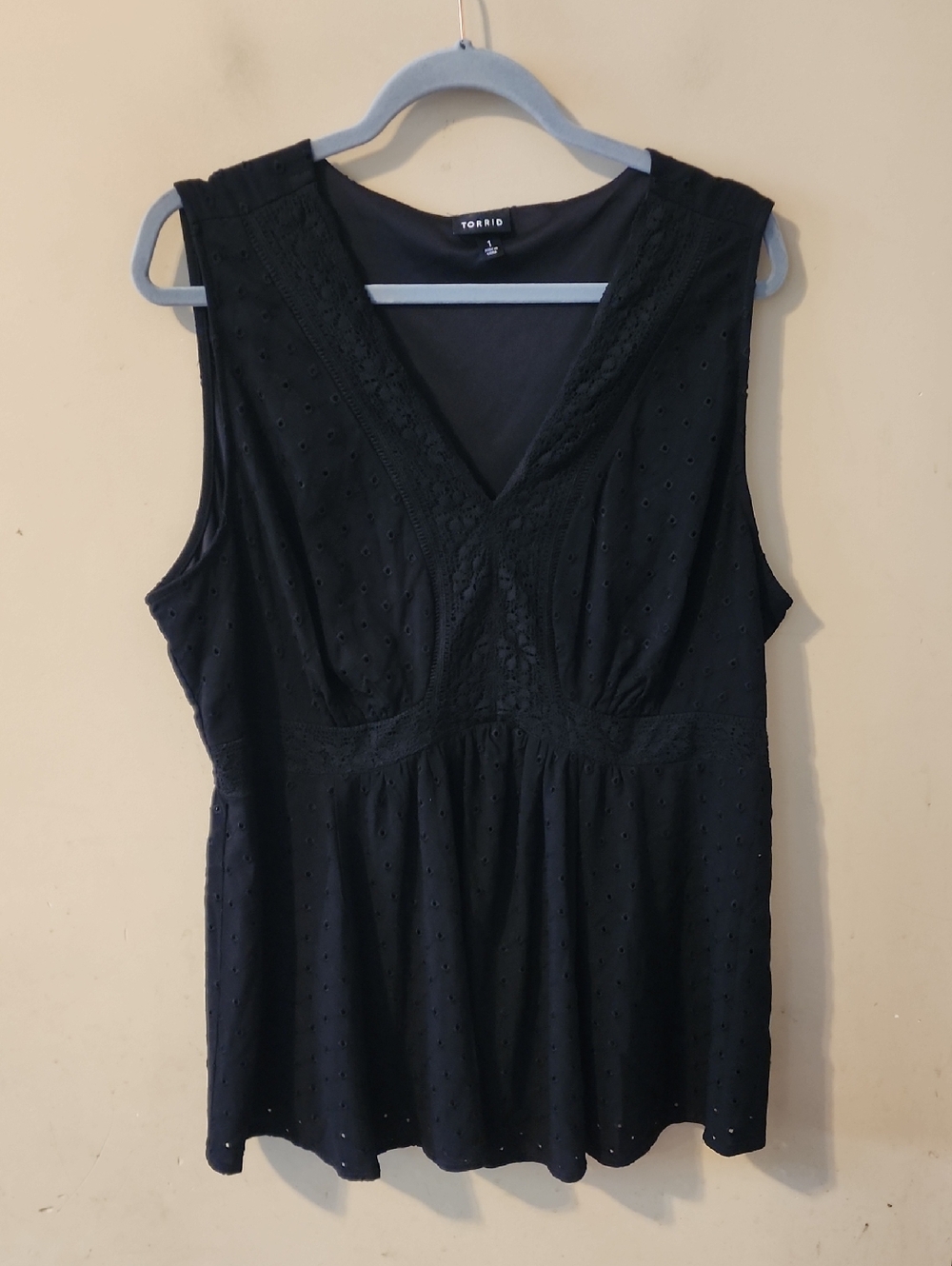torrid Black Eyelet V-Neck Sleeveless Peplum Tank